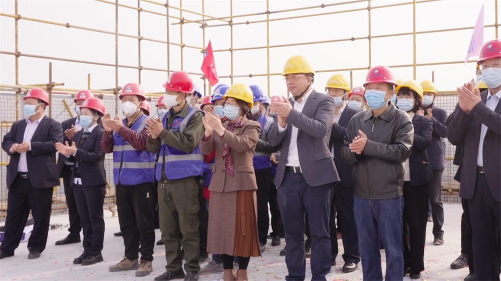 熱烈祝賀藍(lán)曉科技高新二期大樓封頂儀式圓滿完成 熱烈祝賀藍(lán)曉科技高新二期大樓封頂儀式圓滿完成